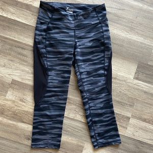 Women’s Size Medium High-waisted Capri Leggings